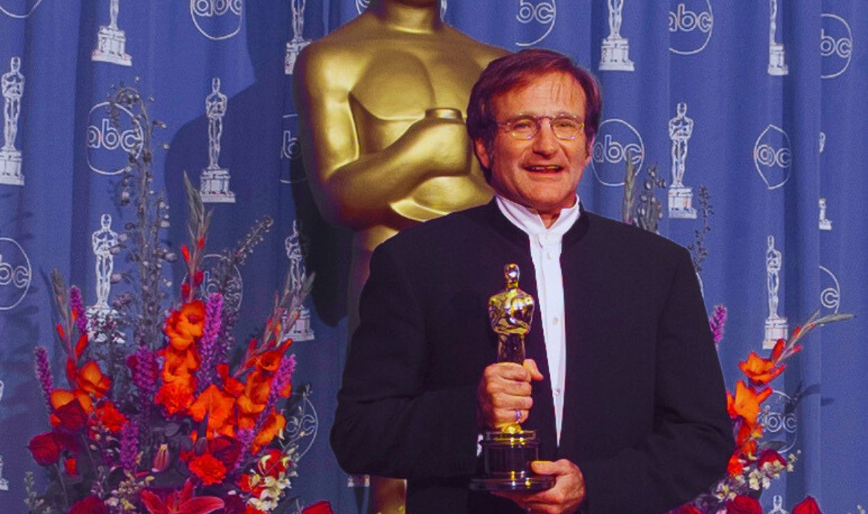 Gettyimages - 1384926797, Winner Robin Williams at Academy Awards LOS ANGELES, CALIFORNIA - MARCH 25: Winner Robin Williams during arrivals at Academy Awards Show, March 25, 1996 in Los Angeles, California. 