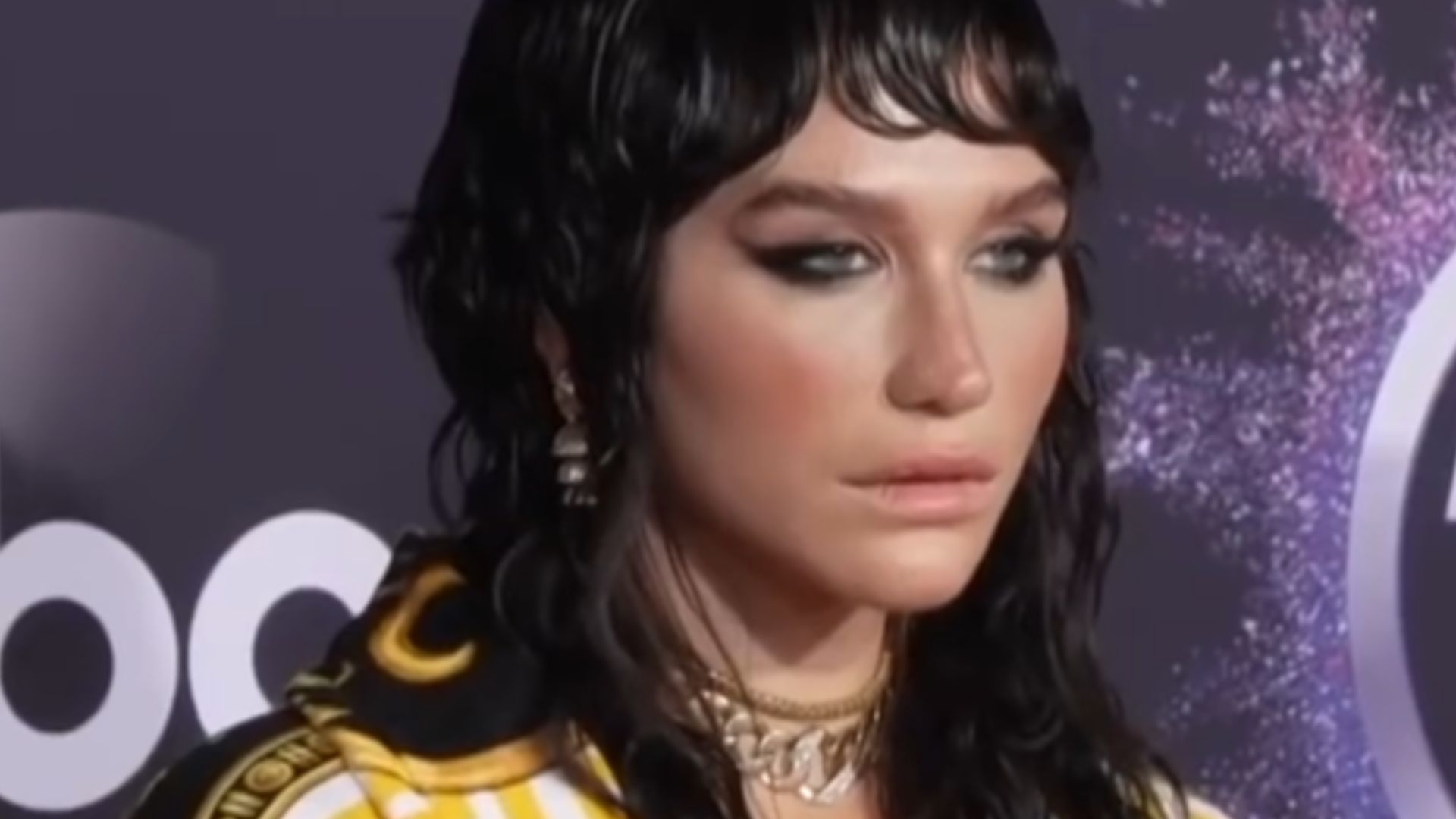 Kesha at The 2019 American Music Awards red carpet