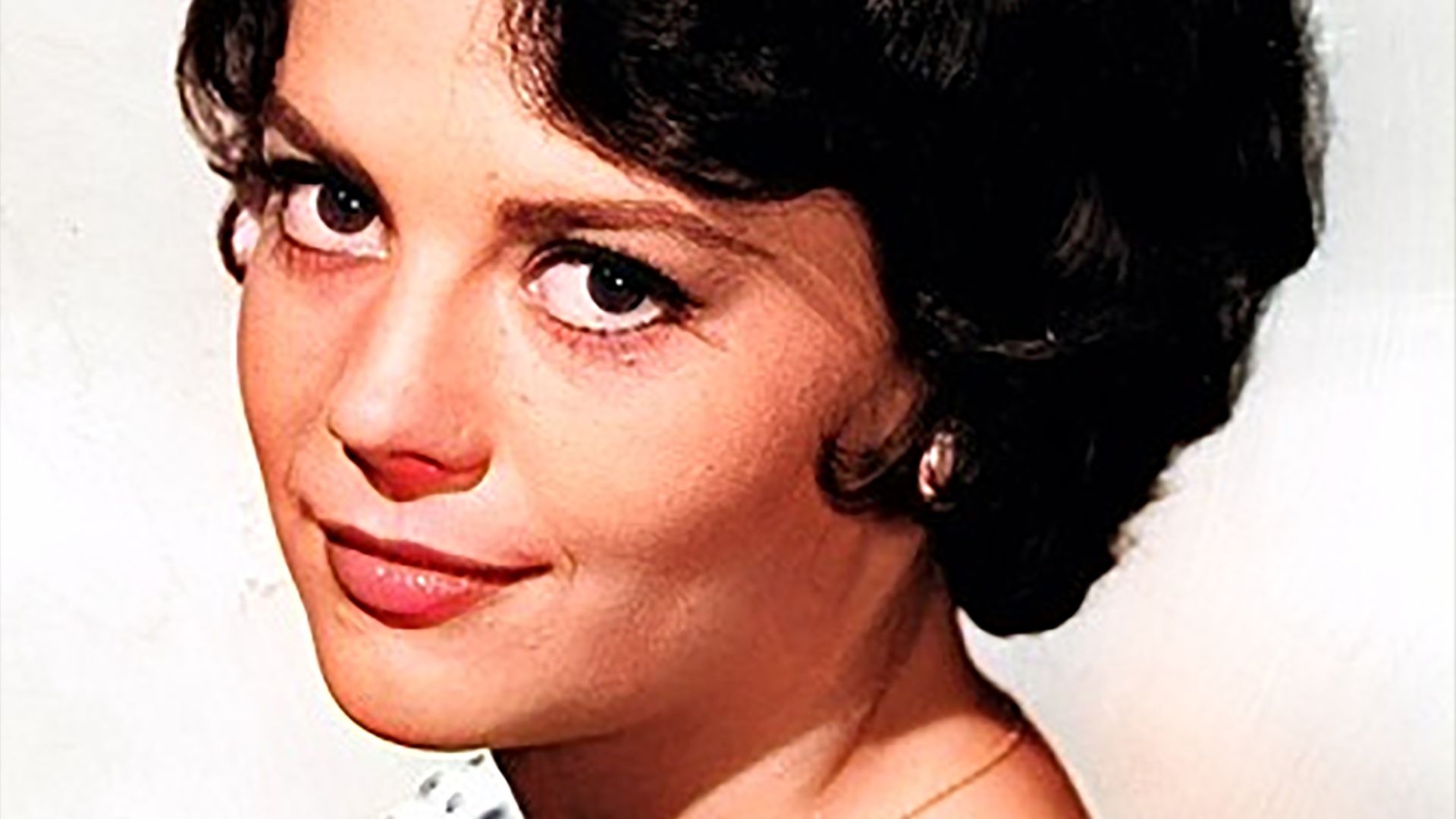 Photo of Natalie Wood taken to promote The Jack Benny Show in 1959.