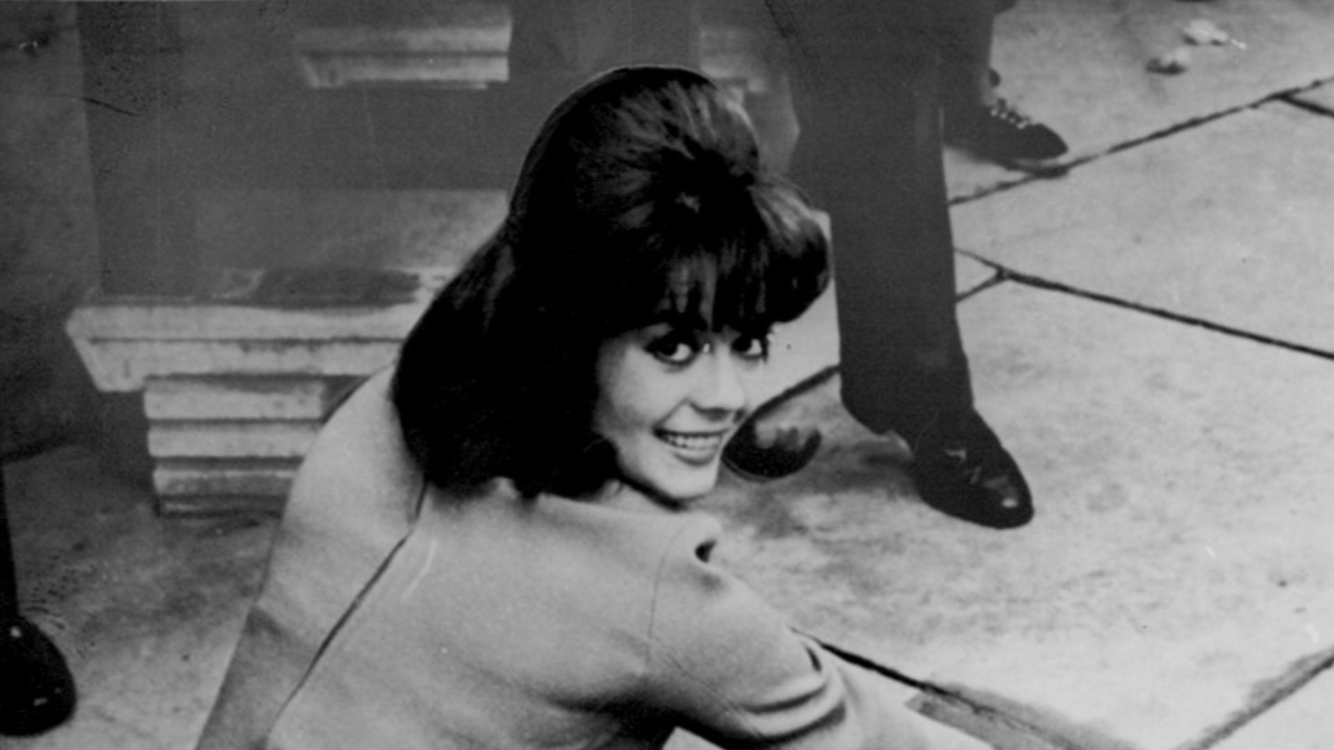 Photo of Natalie Wood at her Grauman's Chinese Theatre imprint ceremony in 1961.