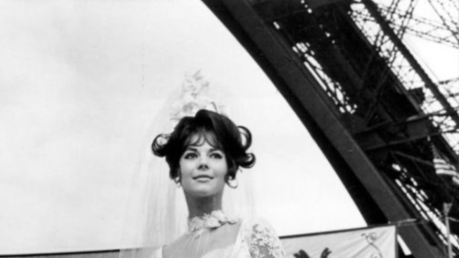 Press photo of Natalie Wood on the Paris set in Blake Edwards' The Great Race.