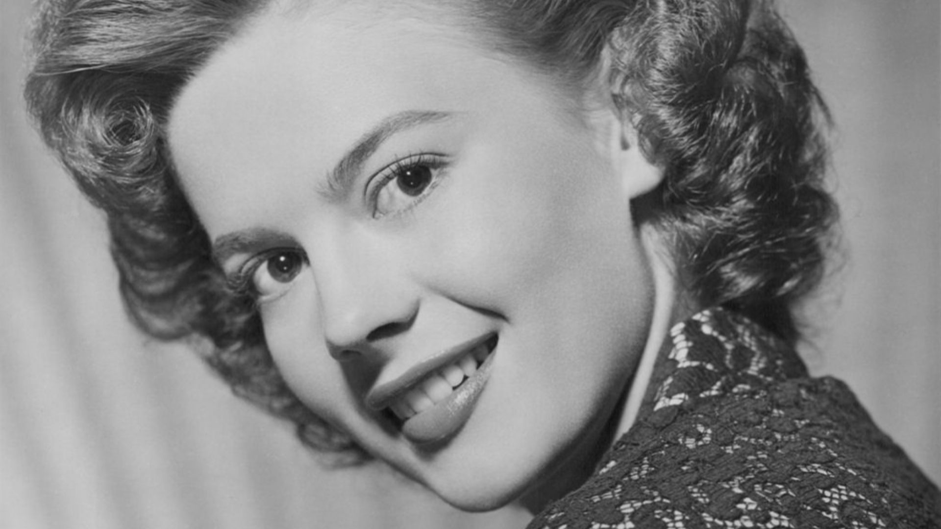 Publicity photograph of Natalie Wood for the film en:Rebel Without a Cause (1955).