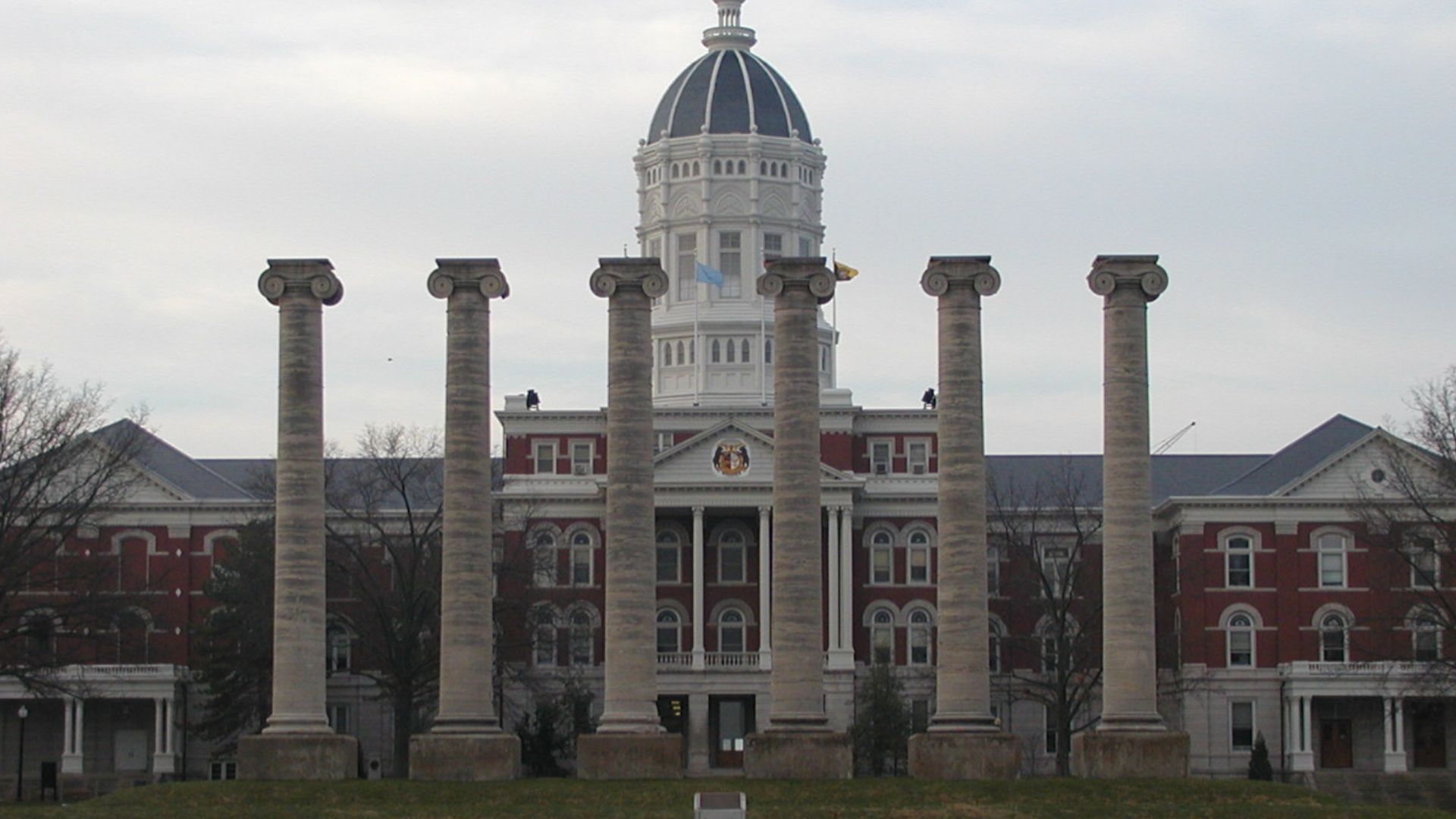File:Mizzou-columns-JayBuffington.jpg