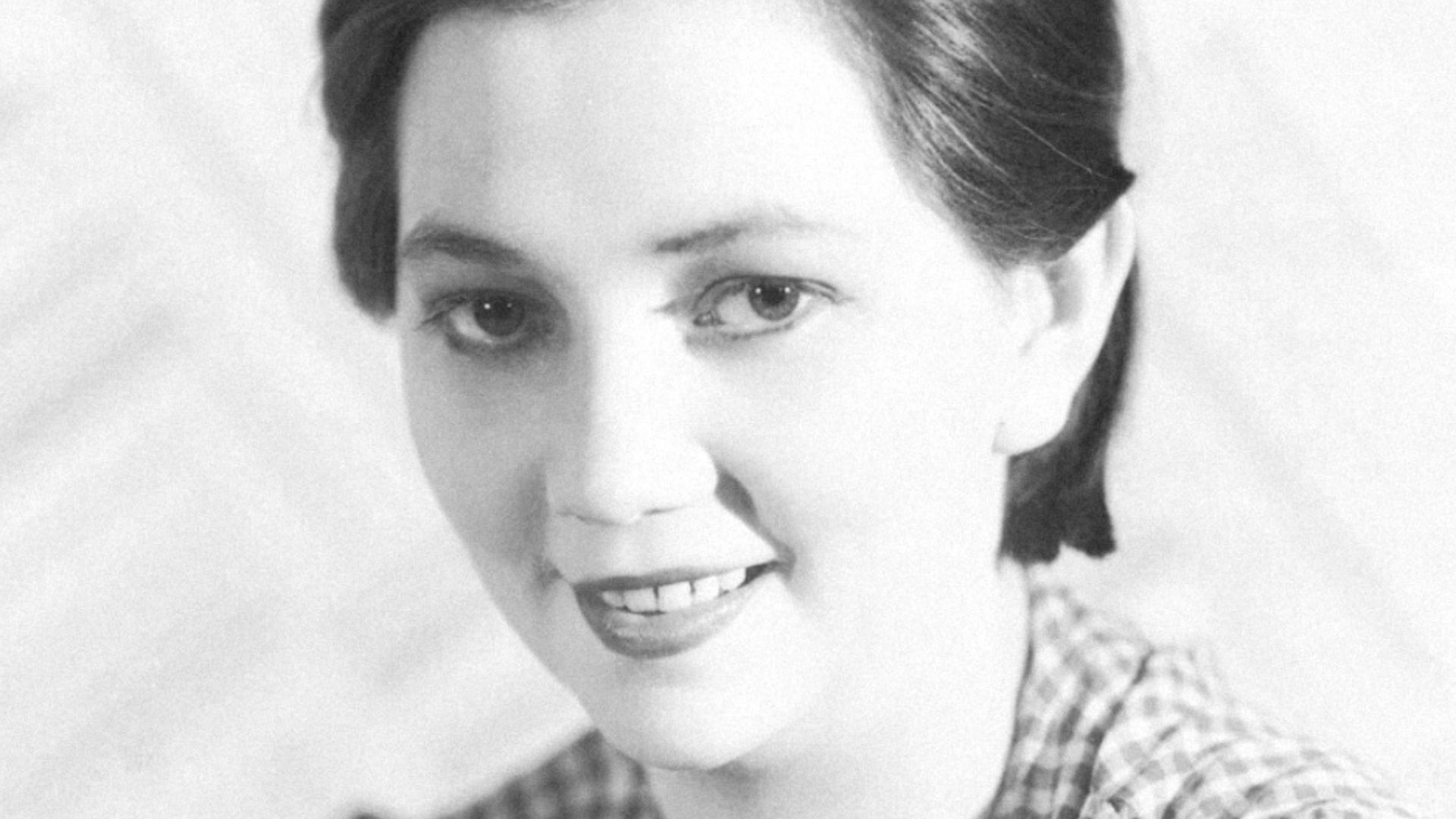 Publicity photo of Patsy Kelly