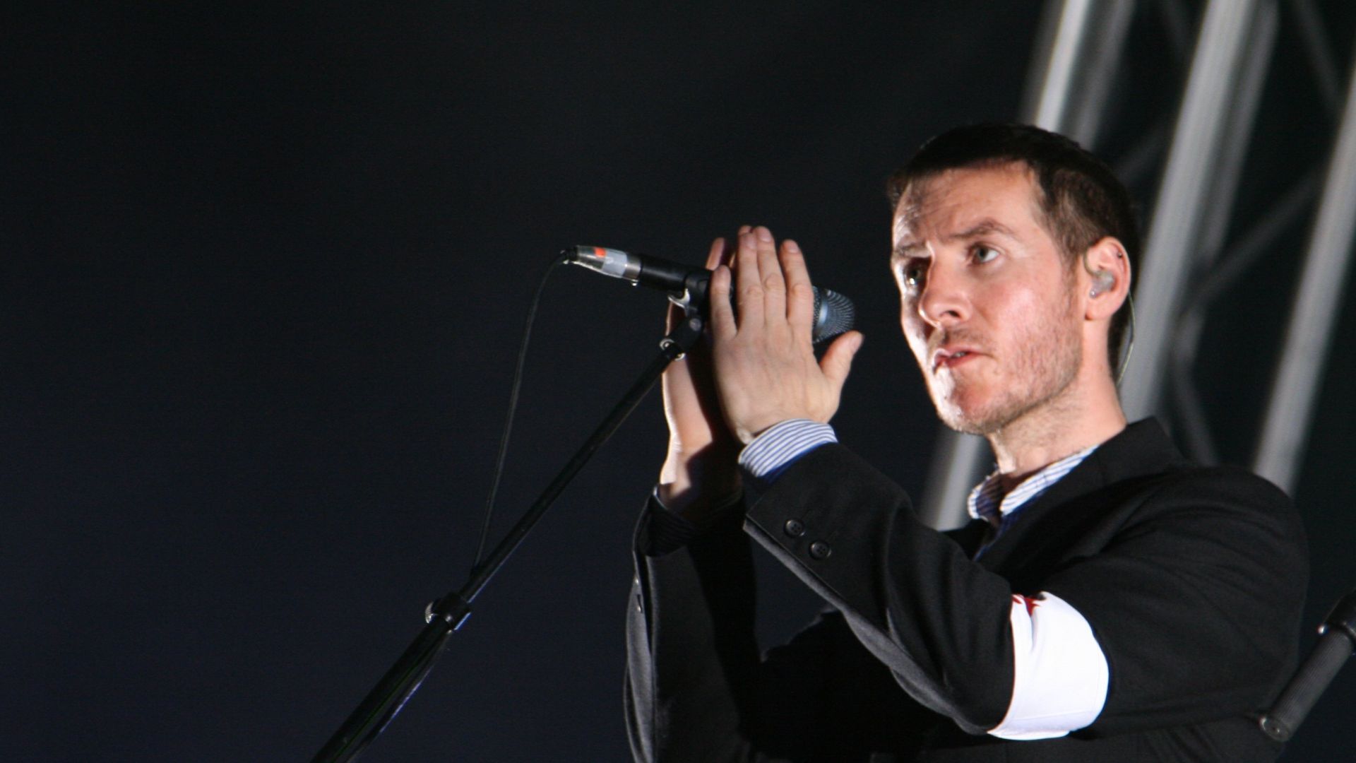 Robert Del Naja (membre fondateur de Massive Attack) - concert à Barcelone (septembre 2007)Robert Del Naja (founding member of Massive Attack) - concert in Barcelona (september 2007)