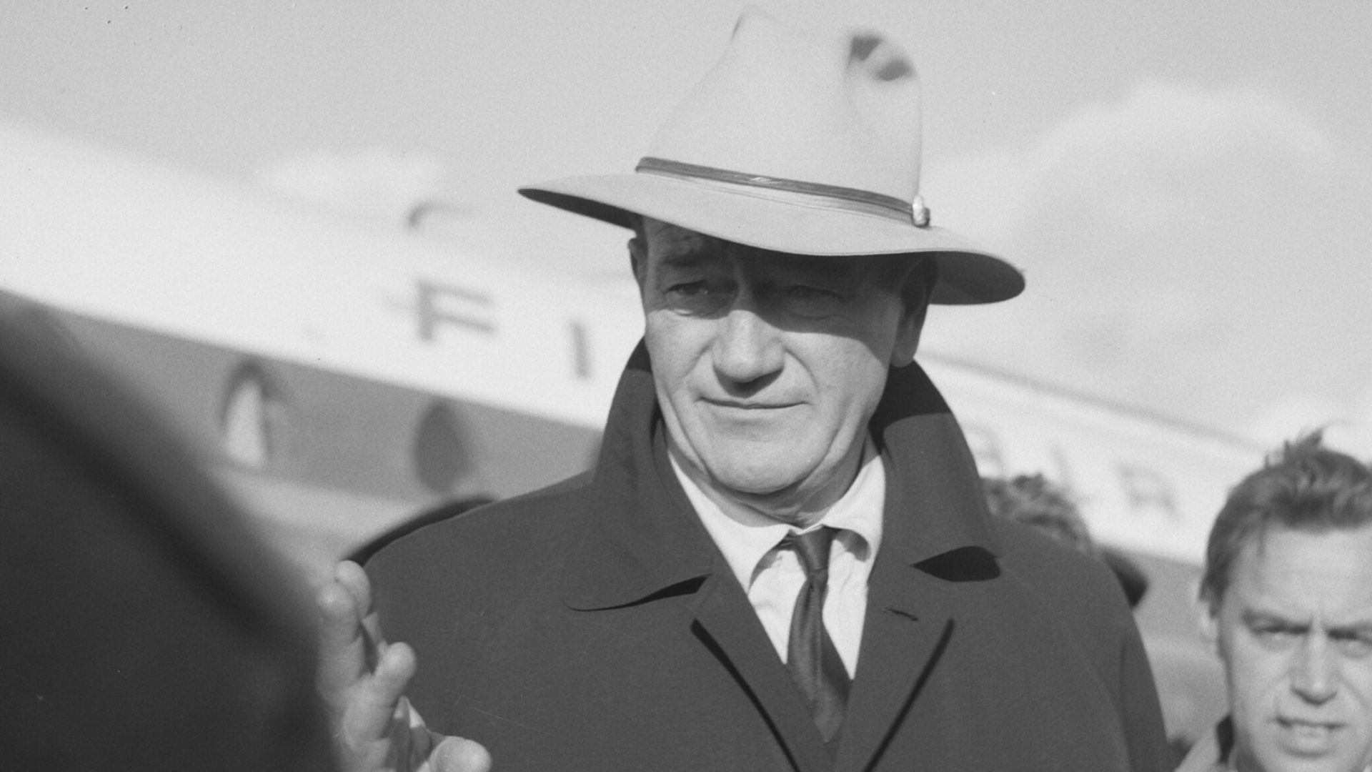 File:Aankomst John Wayne op Schiphol, Bestanddeelnr 911-7934.jpg