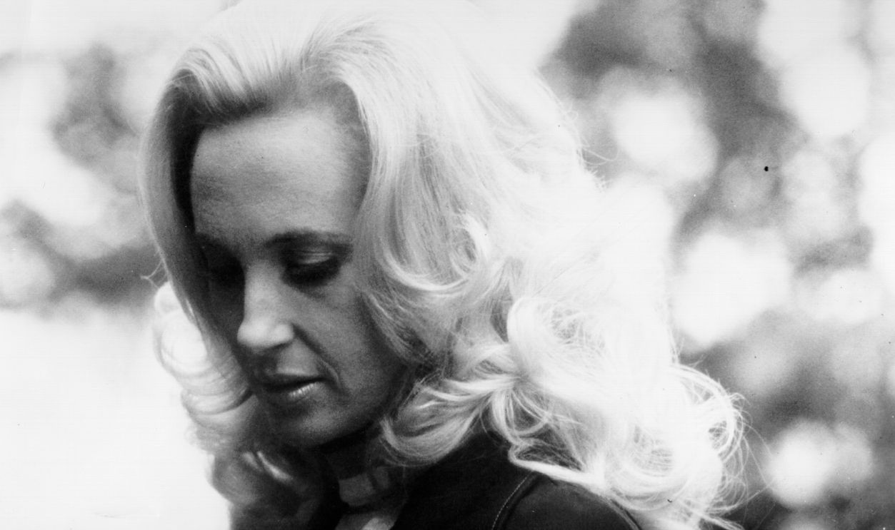 Country artist Tammy Wynette poses for a portrait in circa 1976.