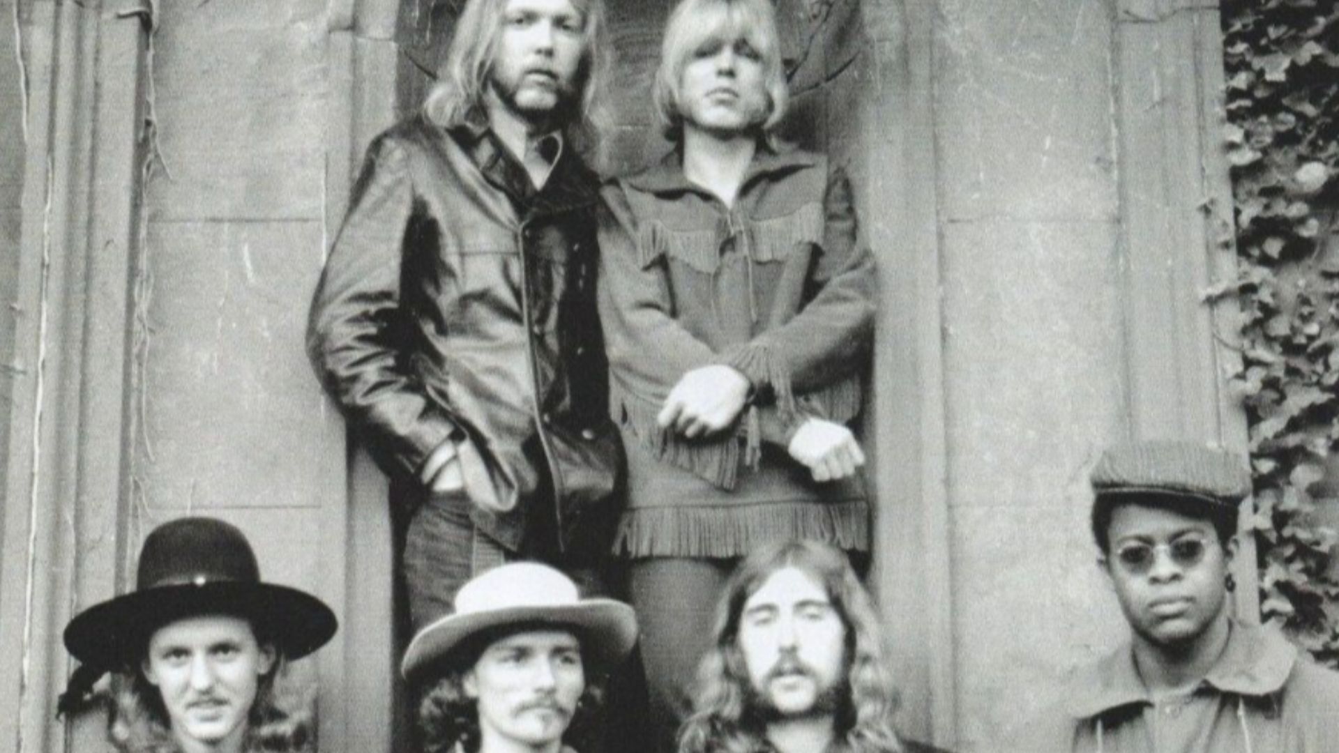 The Allman Brothers Band - 1969 - Full Size Magazine Advert
Southern congregation: the ABB line up in Rose Hill Cemetery at the Bond grave site in Macon, Georgia (back, from left) Duane and Gregg Allman: (front, from left) Butch Trucks, Dickey Betts, Berry Oakley and Jaimoe Johanson.