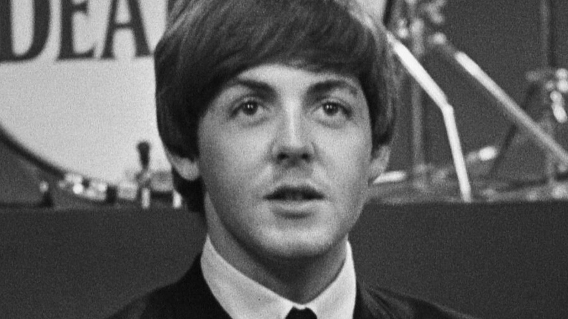 Collectie / Archief : Fotocollectie Anefo
Reportage / Serie : [ onbekend ]
Beschrijving : Televisie-optreden van The Beatles in Treslong te Hillegom [vlnr. George Harrison, Paul McCartney, John Lennon, Jimmie Nicol (vervanger van Ringo Starr]
Datum : 5 juni 1964
Locatie : Hillegom
Trefwoorden : groepsportretten, popgroepen, televisie
Instellingsnaam : Beatles, The
Fotograaf : Koch, Eric / Anefo
Auteursrechthebbende : Nationaal Archief
Materiaalsoort : Negatief (zwart/wit)
Nummer archiefinventaris : bekijk toegang 2.24.01.05

Bestanddeelnummer : 916-5098