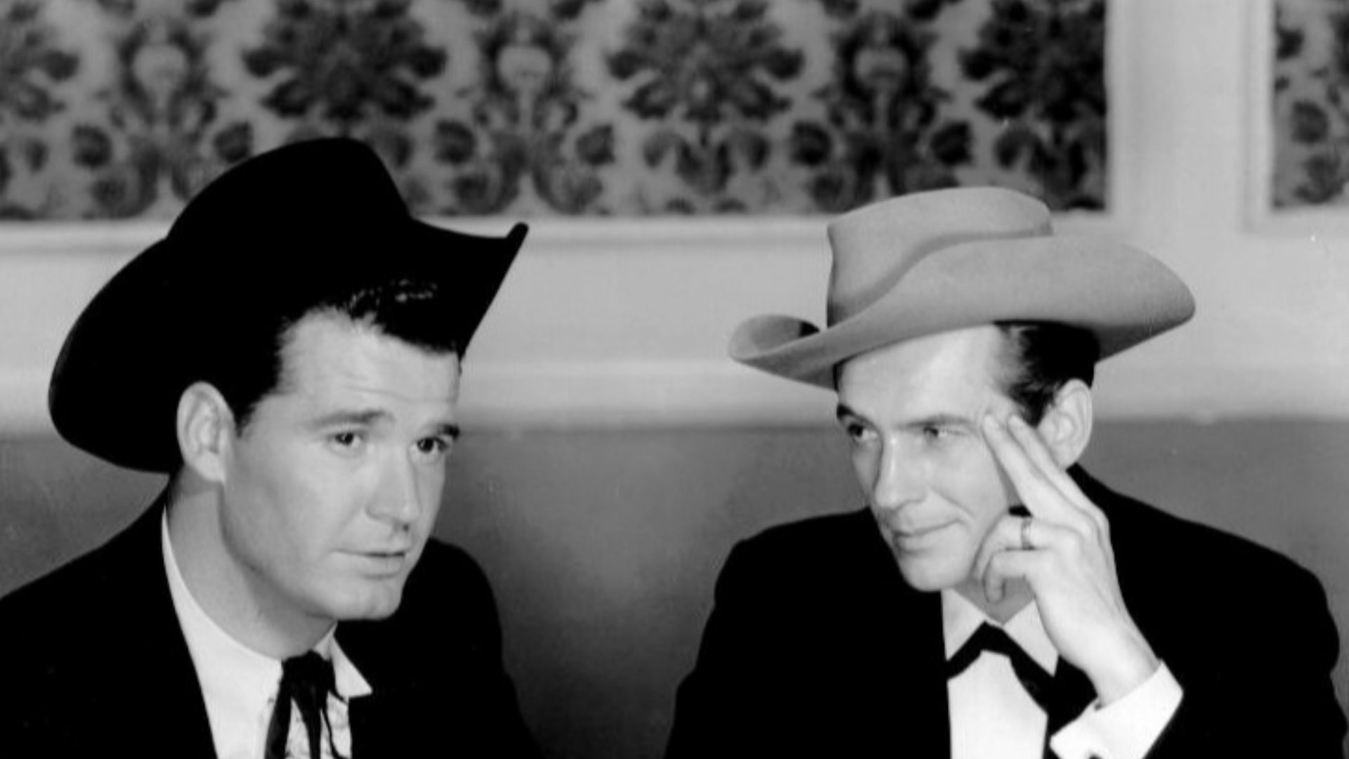 Photo of James Garner as Bret Maverick and Jack Kelly as Bart Maverick.  The episode, titled