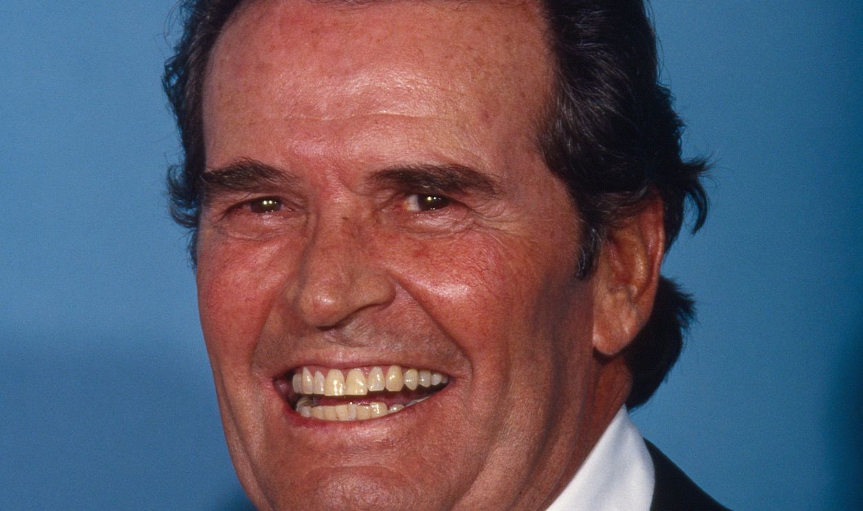 James Garner at Emmy Awards 1986 LOS ANGELES, CALIFORNIA -SEPTEMBER 21: James Garner backstage at the Emmy Awards, September 21, 1986 in Los Angeles, California.