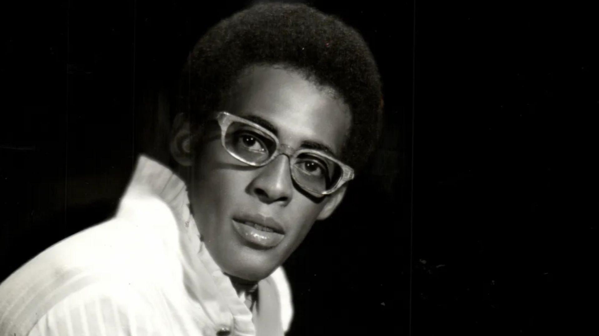 Press photo of the American singer David Ruffin dated to 1969. No copyright markings on the photo.