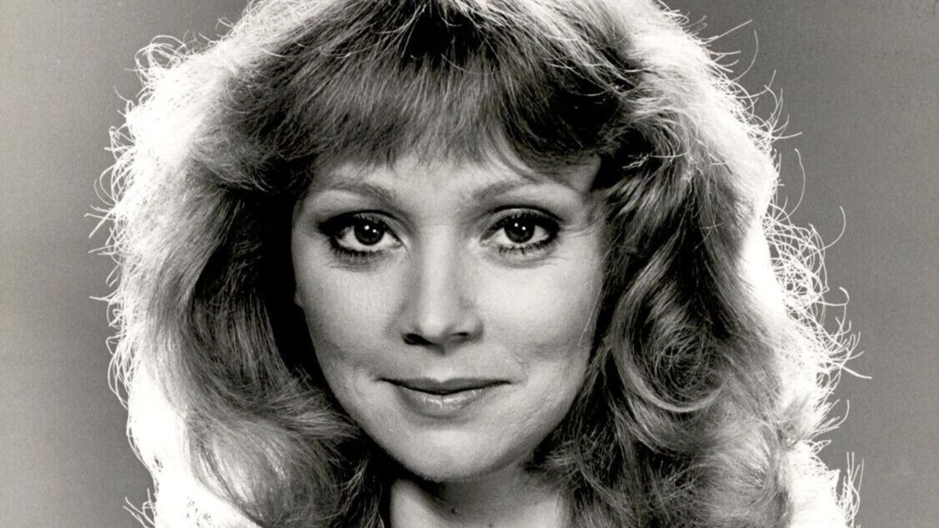 LEARNING SOMETHING NEW -- Shelley Long plays a well-bred, sheltered teaching assistant eager to expand her horizons as a cocktail waitress in