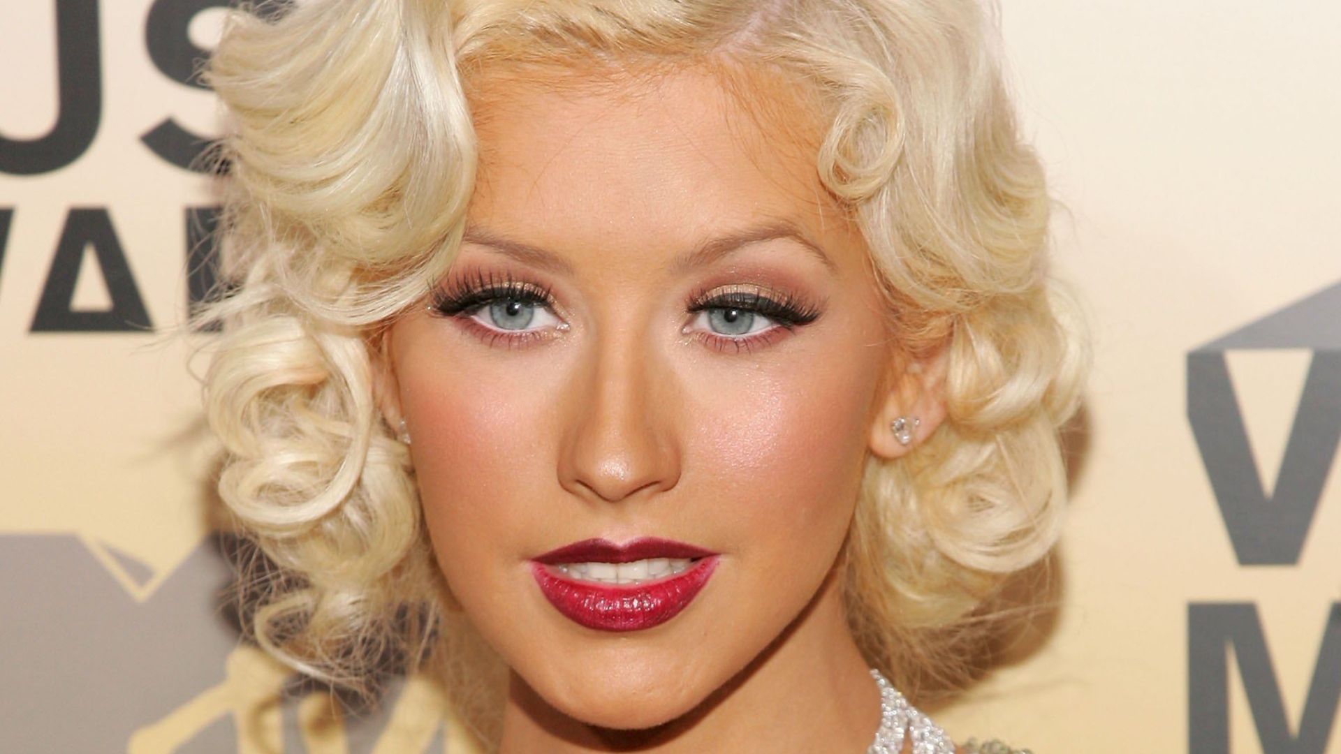 Christina Aguilera in the red carpet of the Video Music Awards 2006