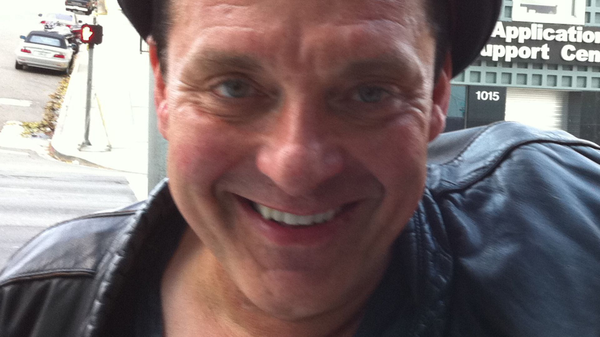 File:Tom Sizemore by Jayel Aheram 20101003.jpg