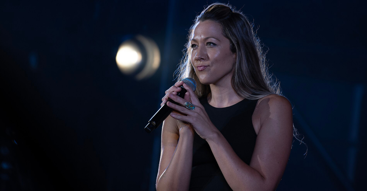  Colbie Caillat performs
