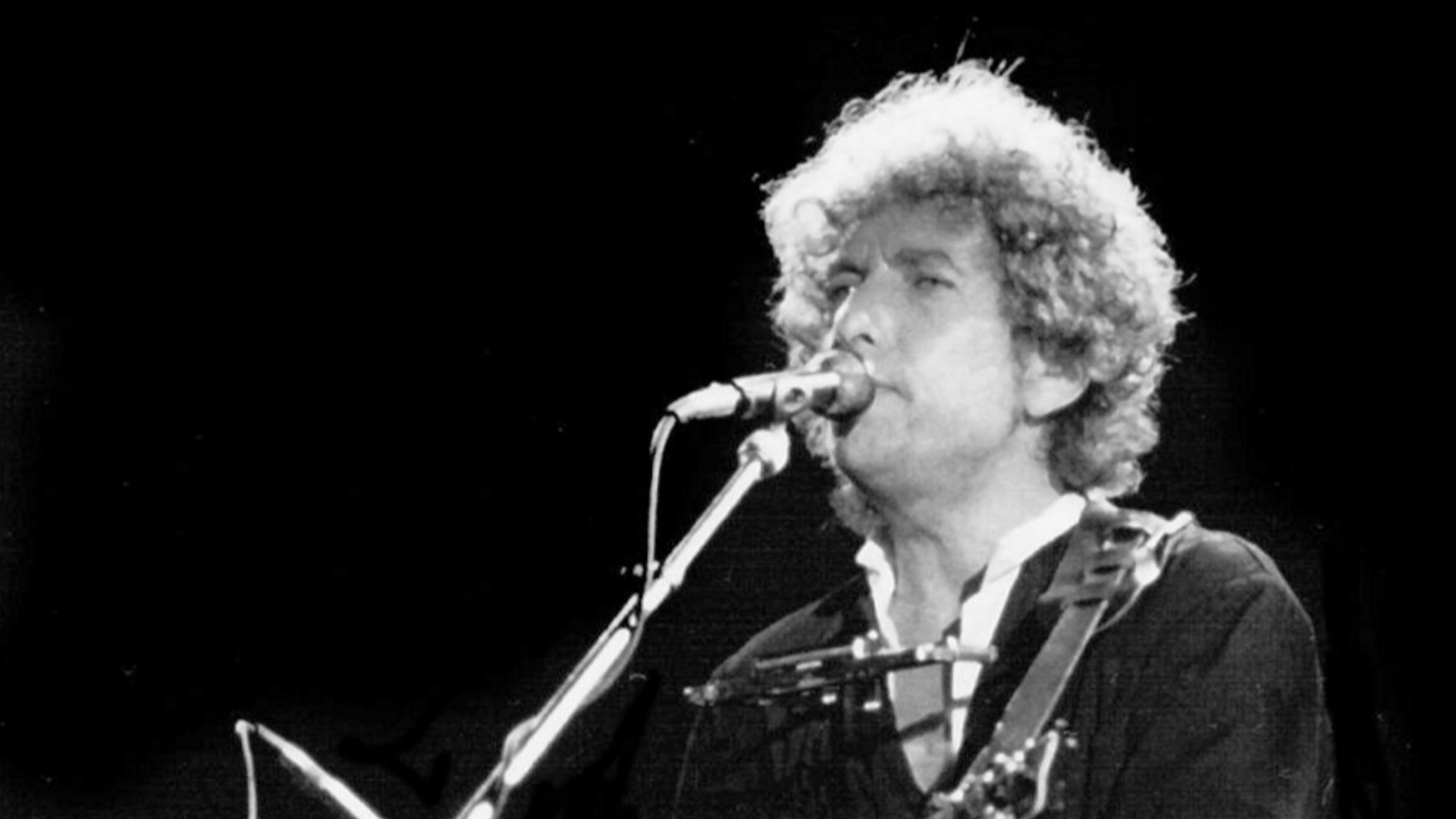 File:Bob Dylan Barcelona.jpg