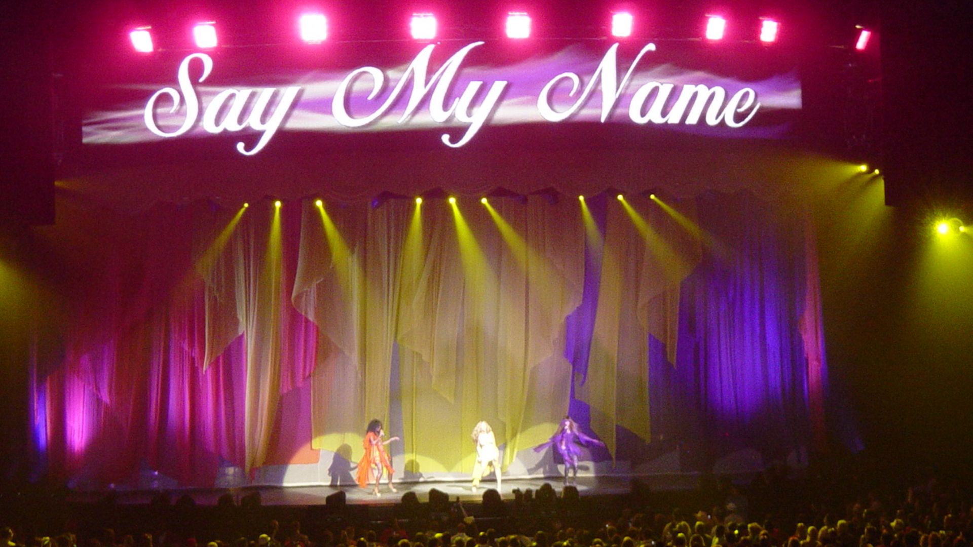 Destiny's Child performing