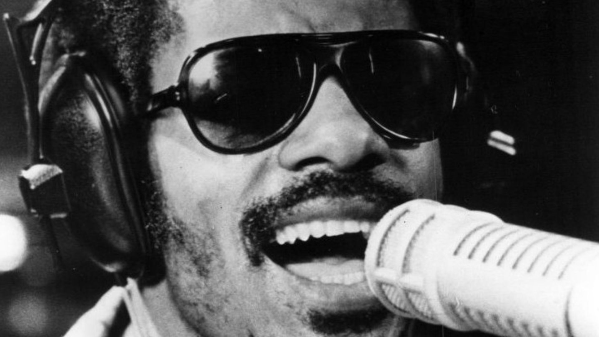 Photo of Stevie Wonder.