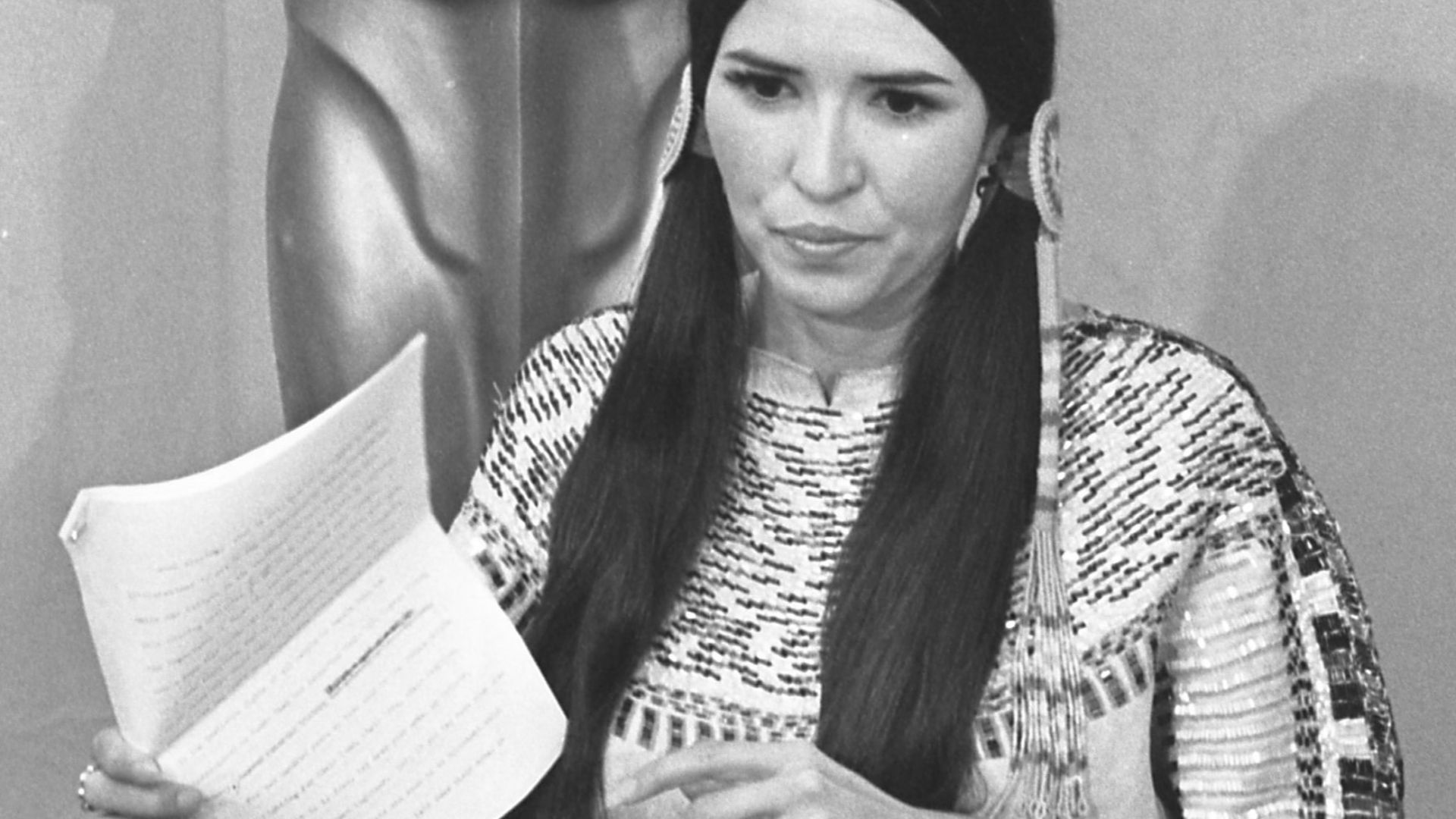 File:Sacheen Littlefeather Oscar 45 (cropped).jpg