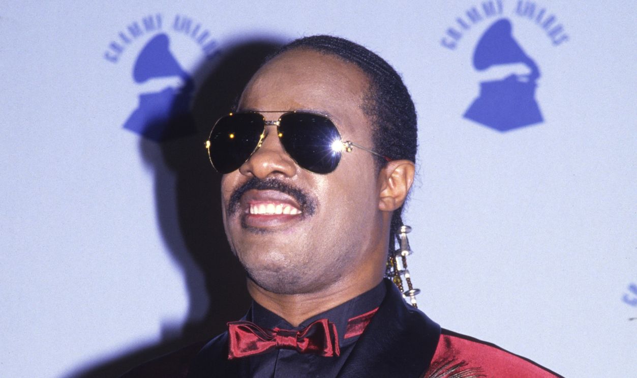 Getty Images - 115360149 - Stevie Wonder 1986 Grammy Awards during Chris Walter Music Archive 1980's in Hollywood, California.