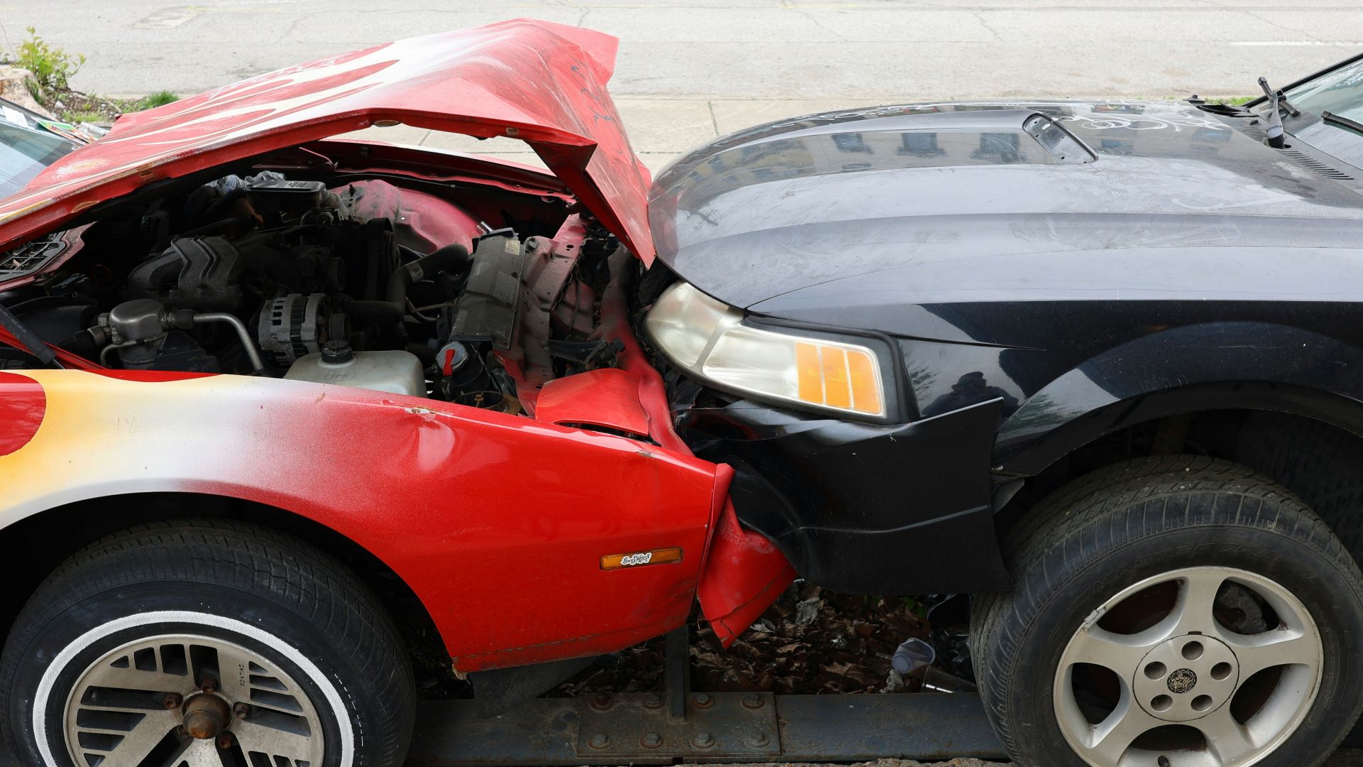 Cars are involved in a frontal collision.
