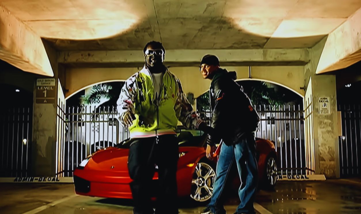 Screenshot from Kiss Kiss (2007)