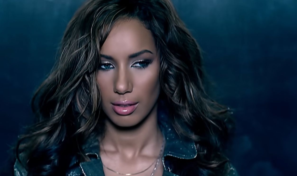 Screenshot from Bleeding Love (2007)