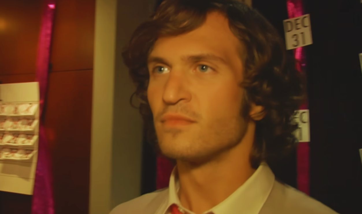 Screenshot from Apologize (2007)