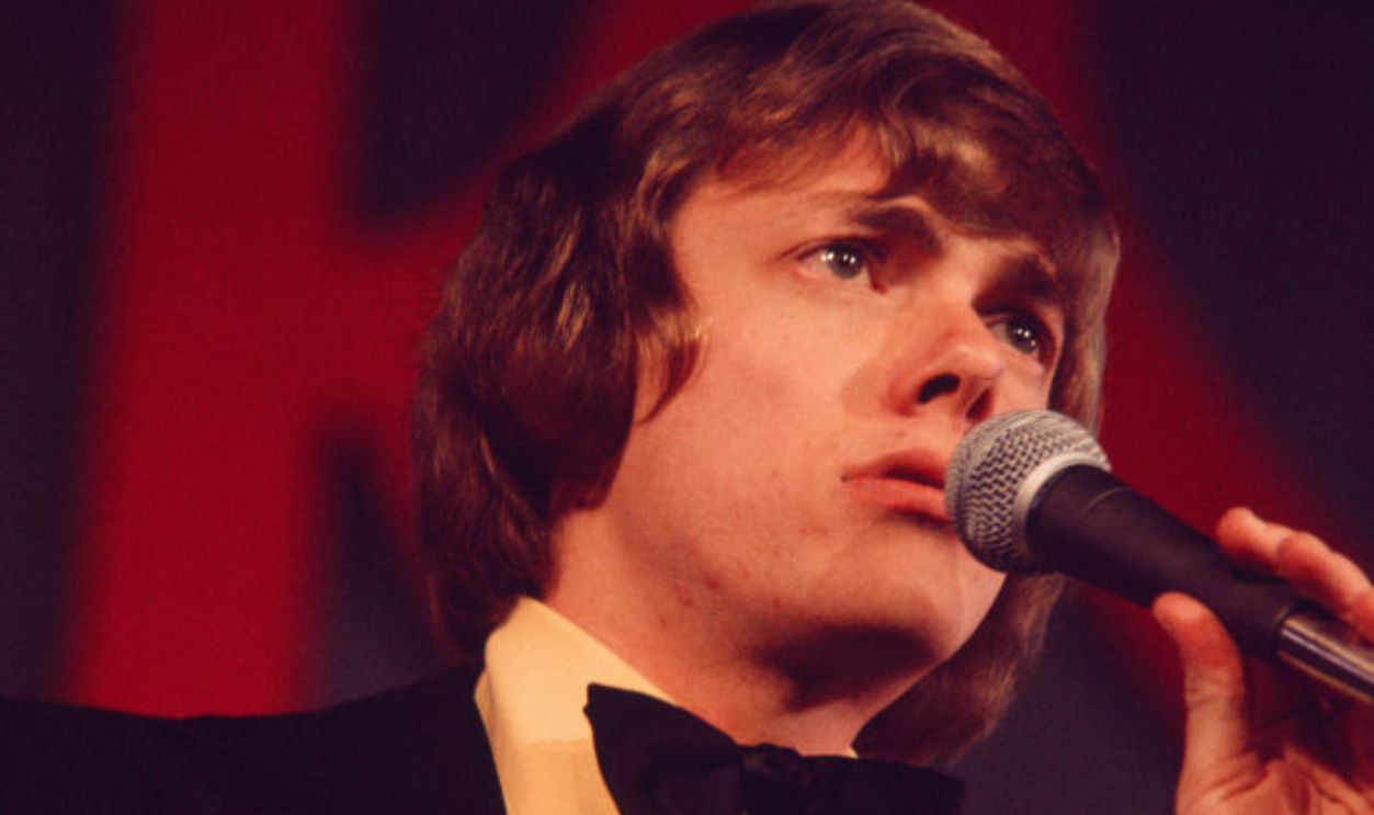  The Carpenters perform on stage at Nippon Budokan, Tokyo, Japan 
