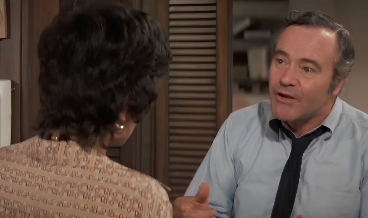 Screenshot from The Prisoner of Second Avenue (1975)