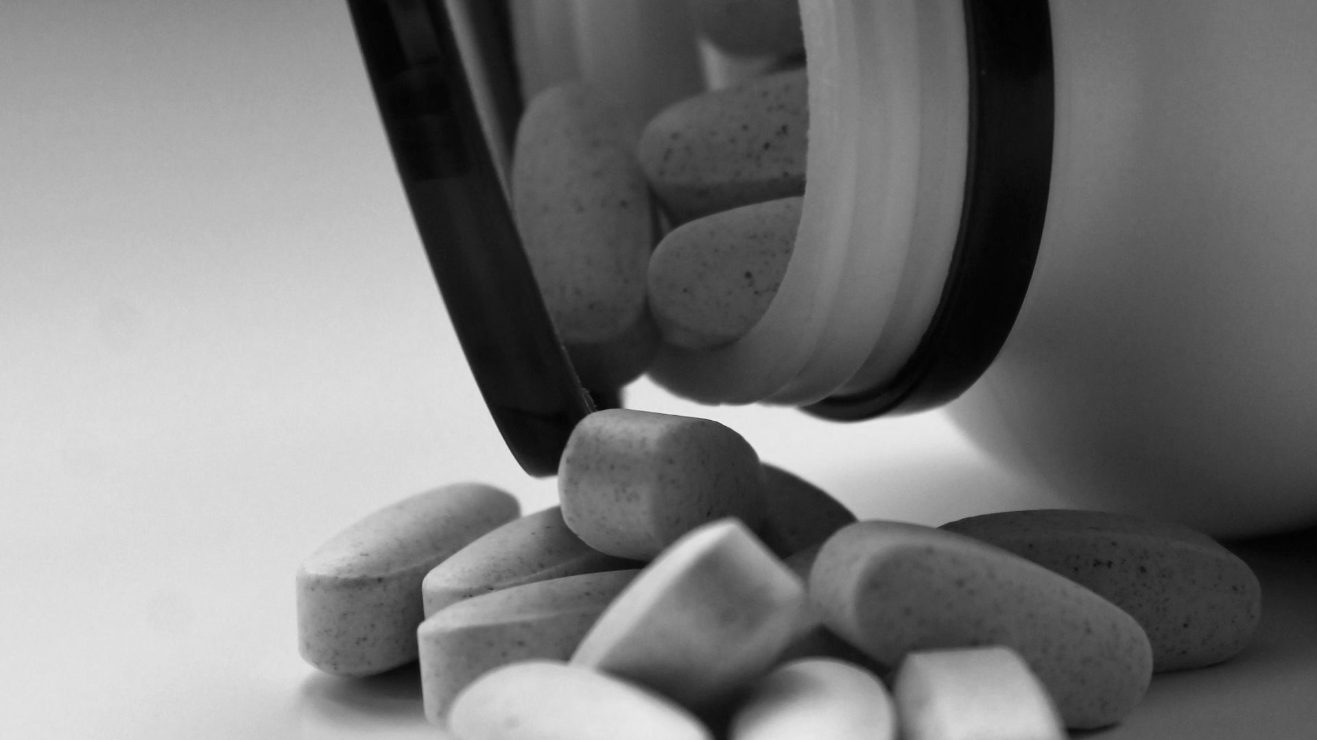 oval white medication pills