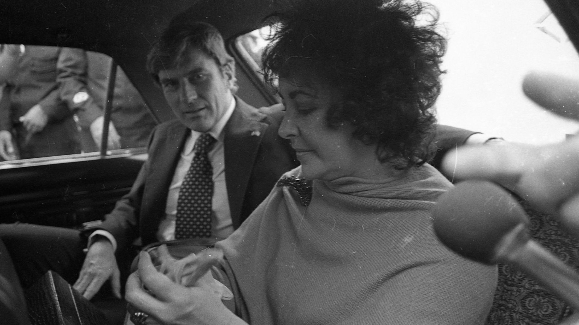 Famous American actress Elizabeth Taylor arrived in Israel.