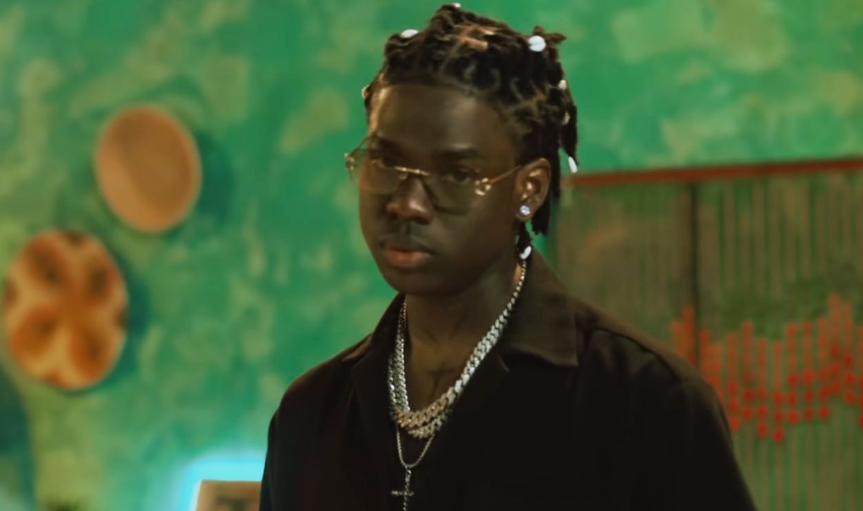 Screenshot from Calm Down (2022)