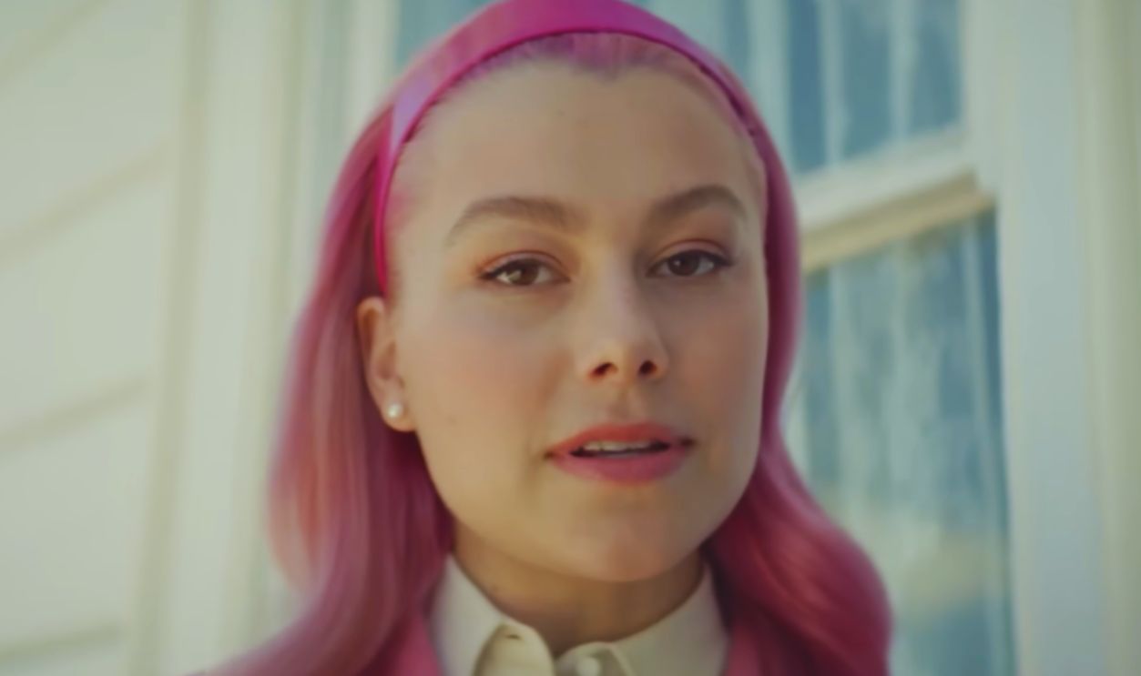 Screenshot from Silk Chiffon (2021)