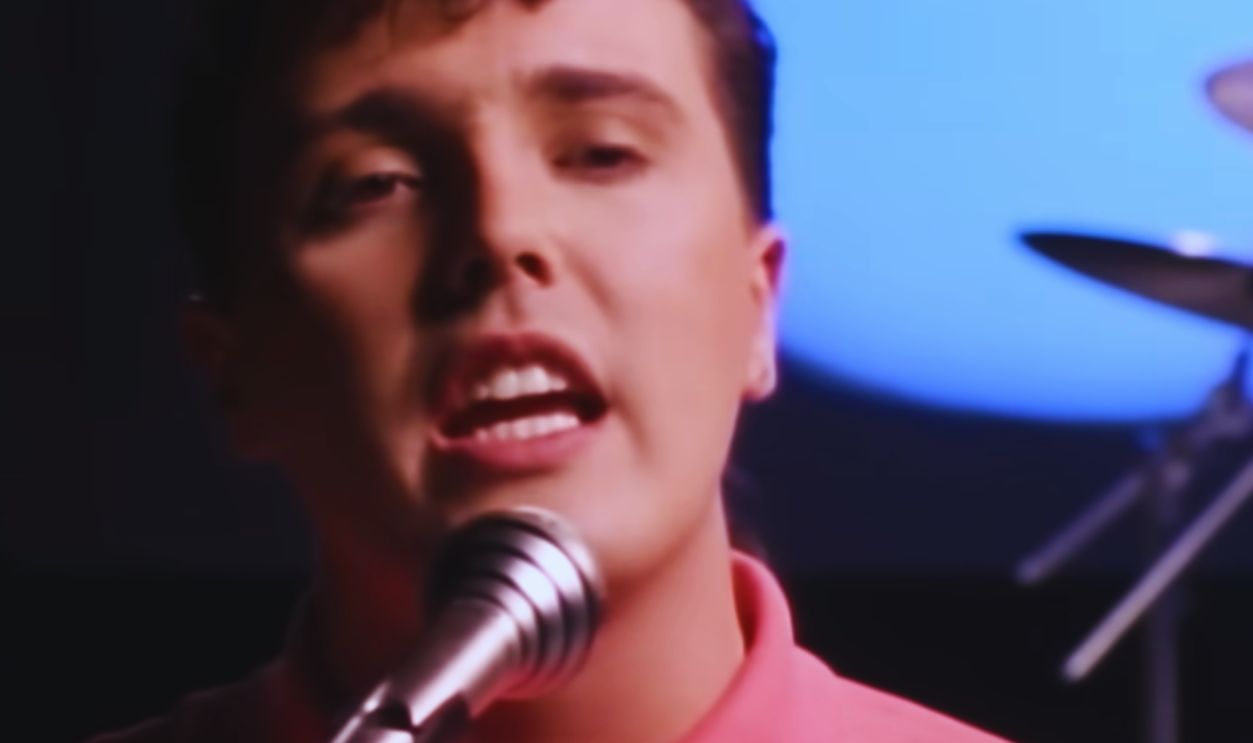 Screenshot from Everybody Wants to Rule the World (1985)