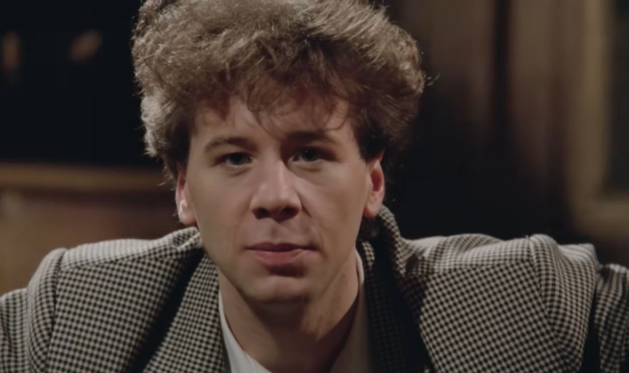 Screenshot from Don’t You (Forget About Me) (1985)