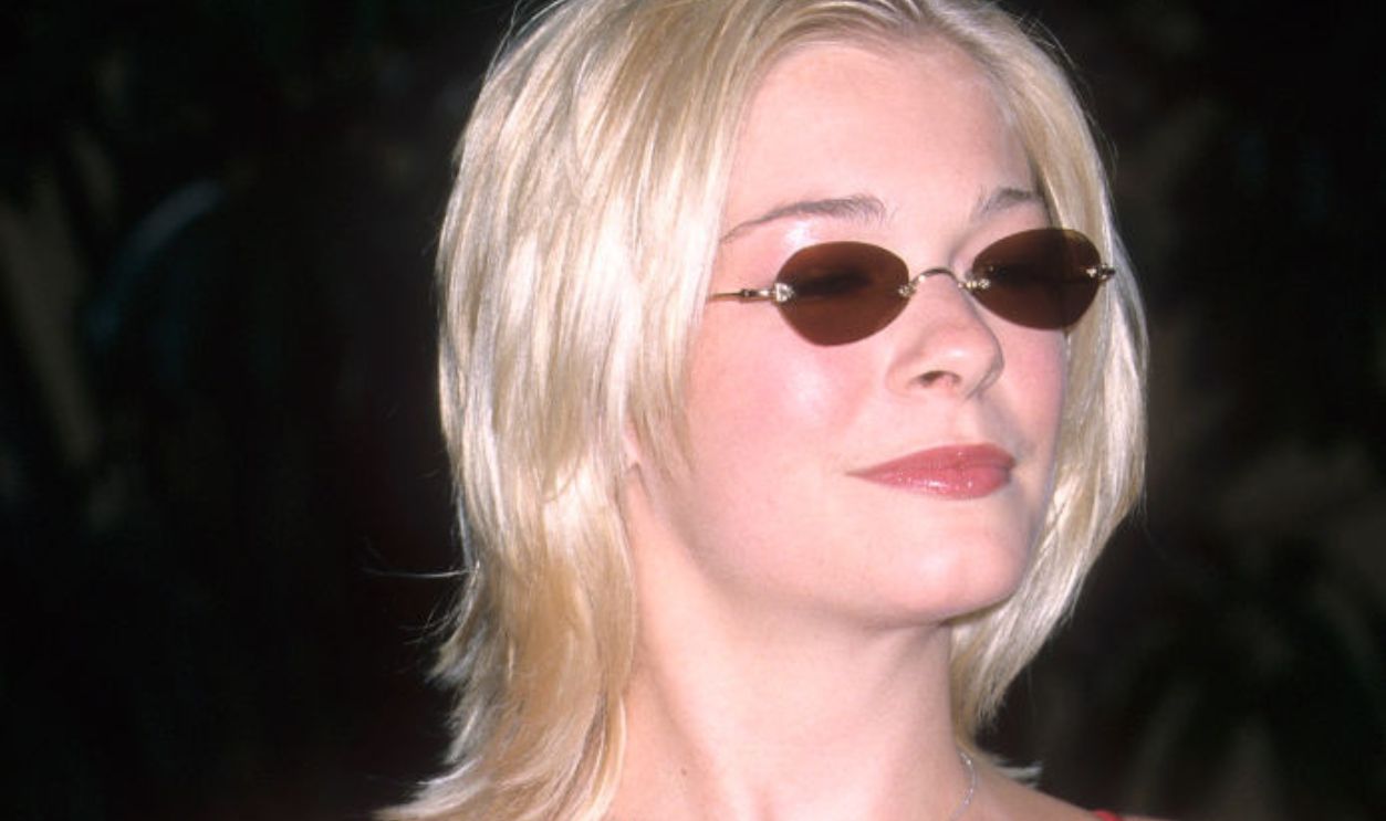 HOLLYWOOD, CA - JULY 17: Singer LeAnn Rimes attends Outfest 2000 - 18th Annual Los Angeles Gay & Lesbian Film Festival Closing Night - 'The Broken Hearts Club: A Romantic Comedy' Screening on July 17, 2000 at the Egyptian Theatre in Hollywood, California.