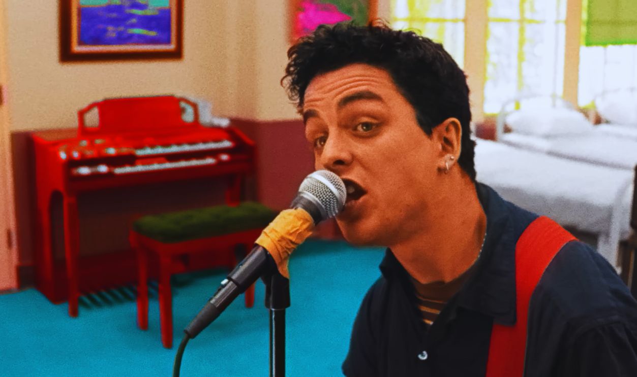 Screenshot from Green Day - Basket Case [Official Music Video] (1994) 