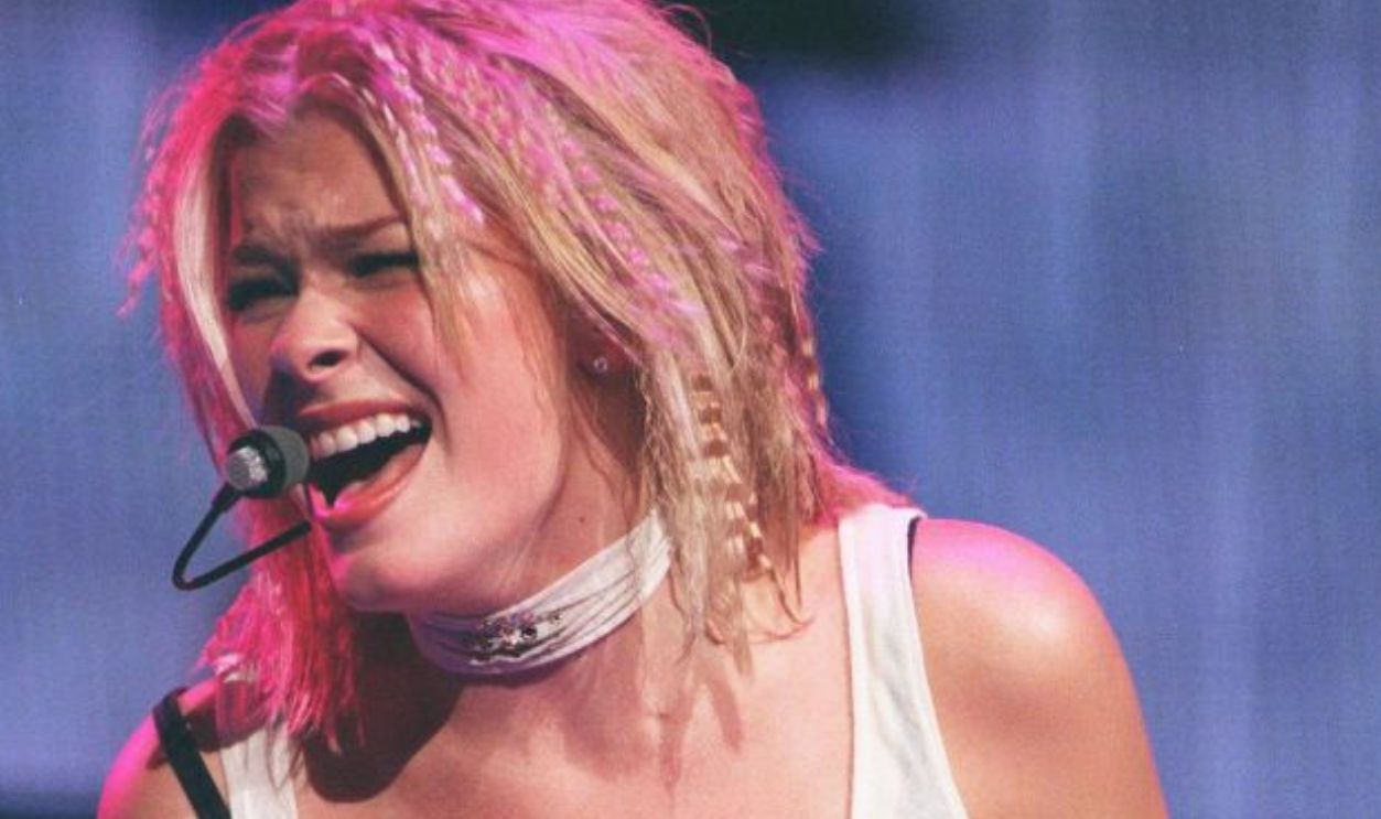 379663 08: American country and pop singer LeAnn Rimes performs on stage October 7, 2000 at 