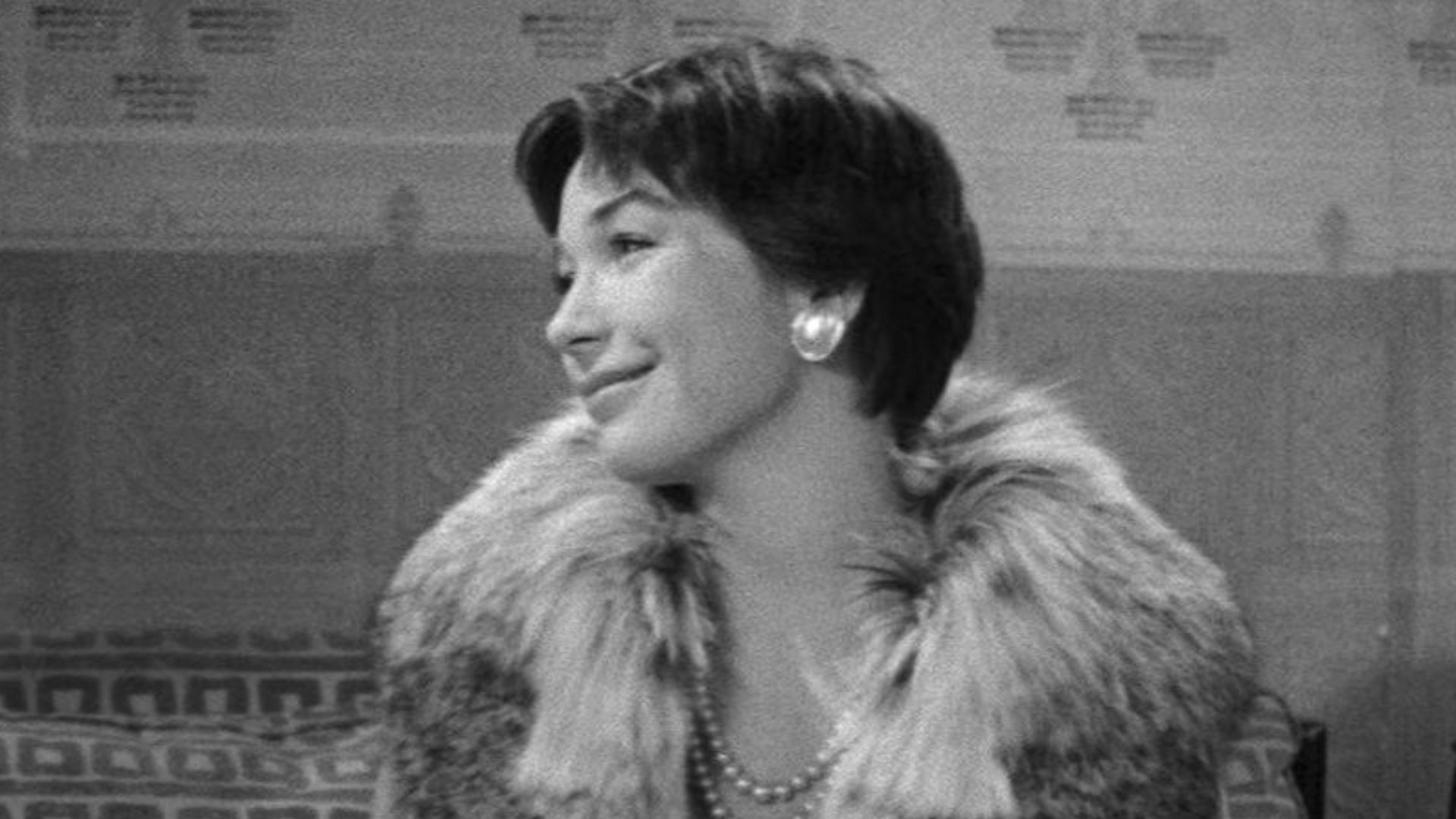 Screenshot of Jack Lemmon and Shirley MacLaine in the trailer of the film The Apartment (1960).