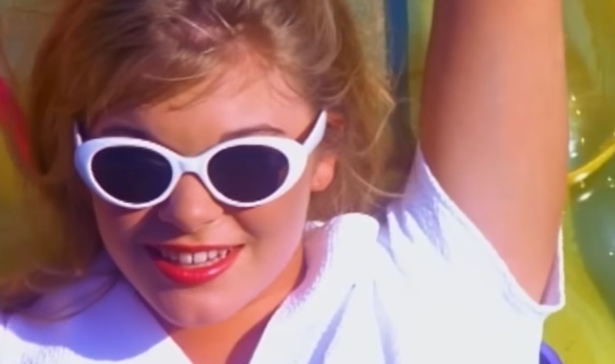 Screenshot from Blue by LeAnn Rimes (1996) 