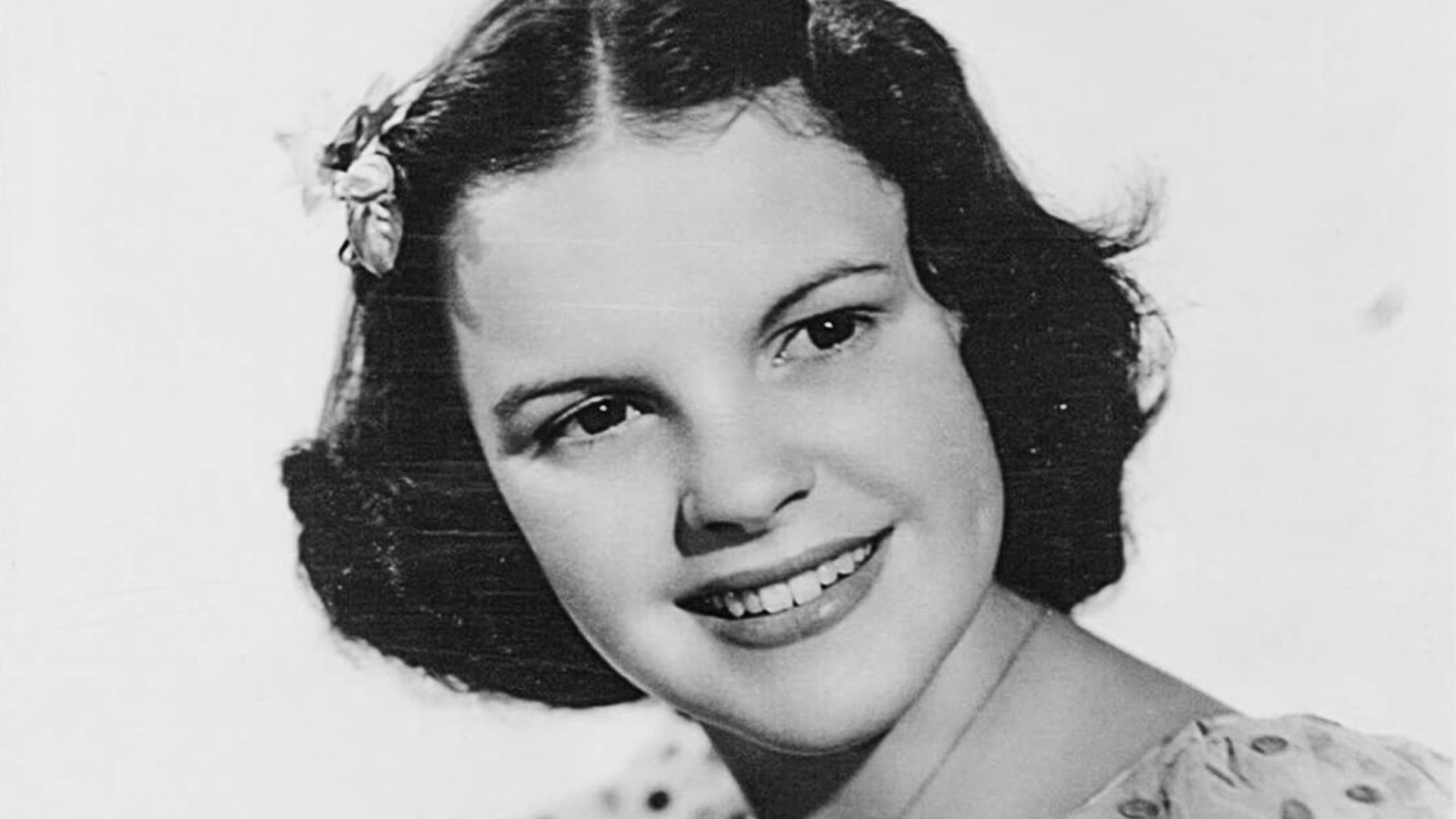 A publicity photo of Judy Garland, used in conjunction with Pigskin Parade (1936). It has been digitally modified to improve quality.