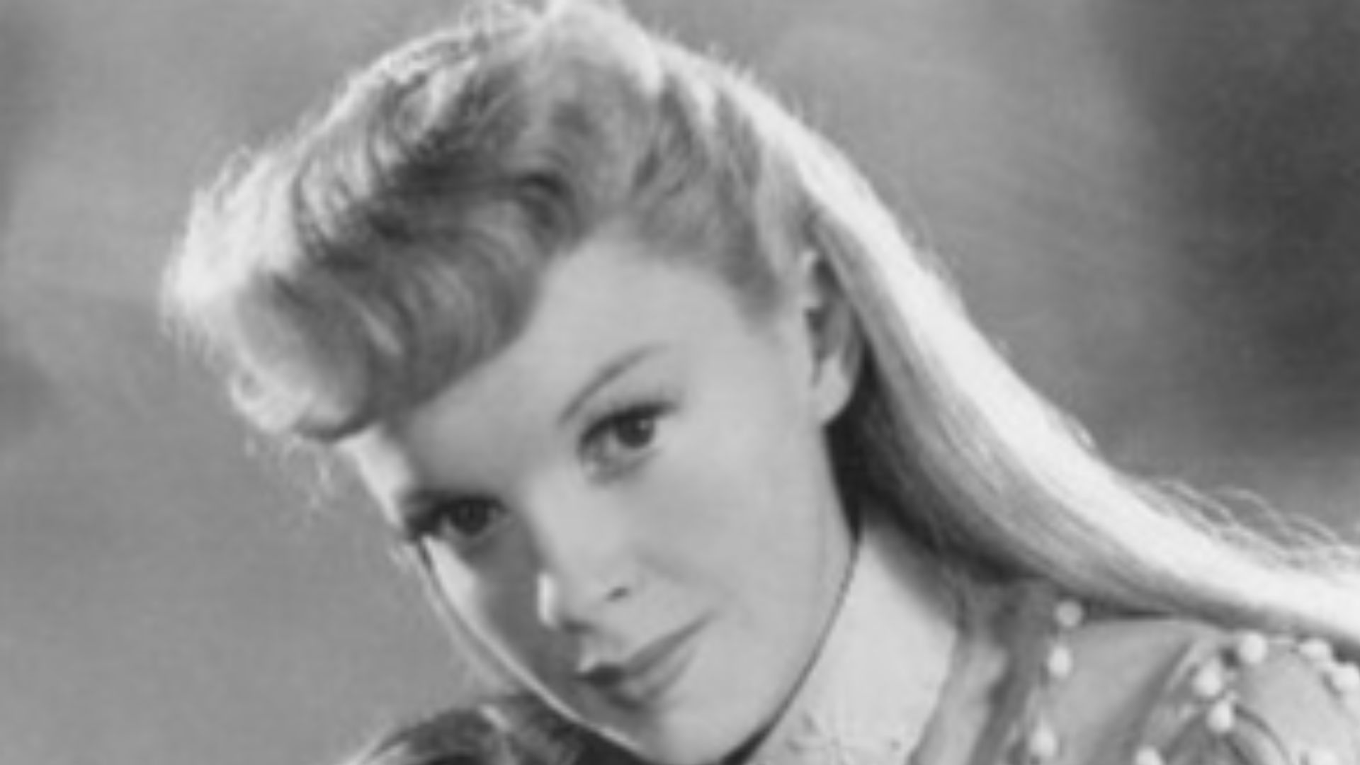 Publicity photo of American entertainers Judy Garland and Margaret O'Brien from the 1944 feature film Meet Me in St. Louis promoting the 1977 CBS airing of the 1974 compilation film That's Entertainment!.