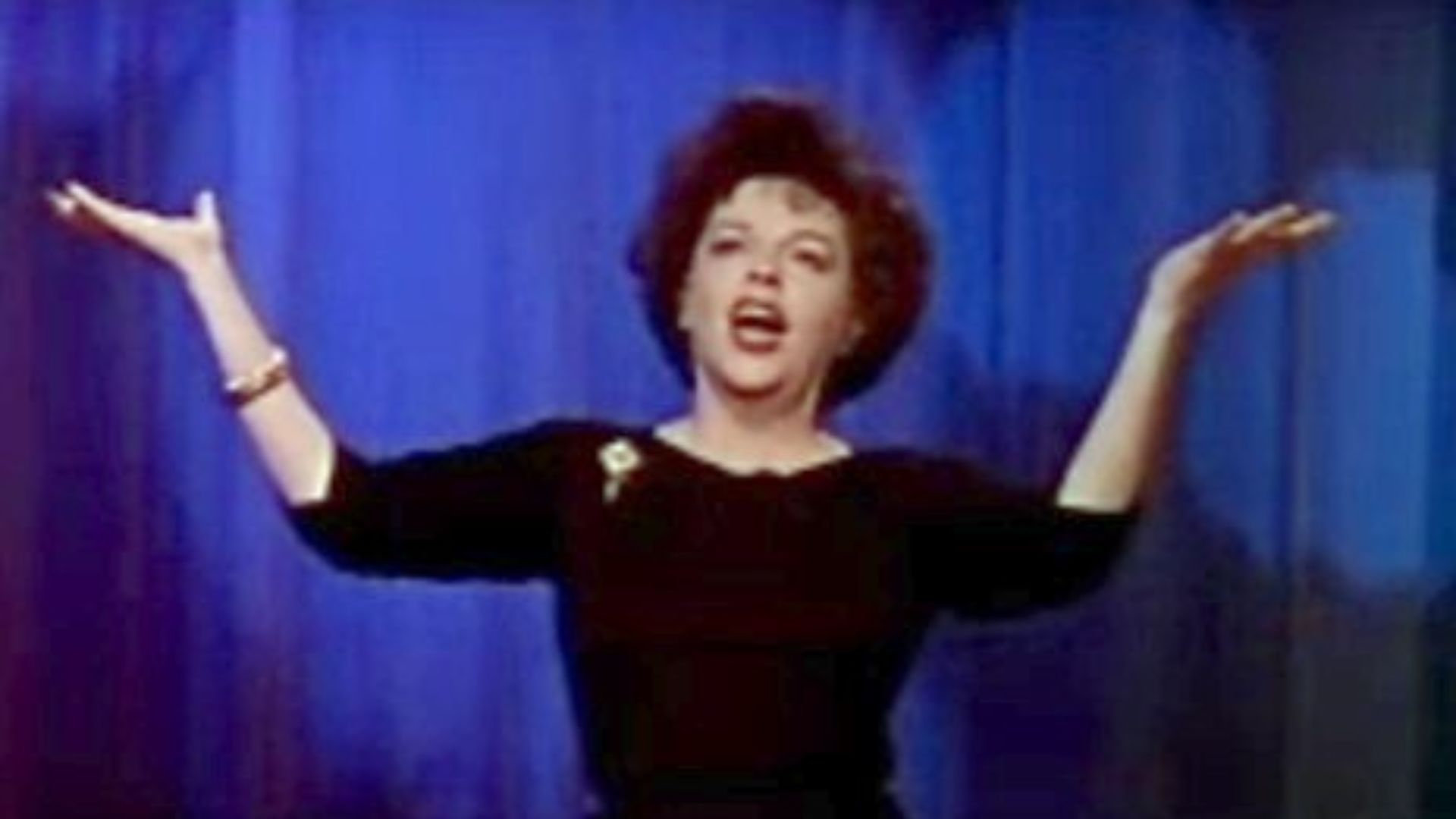 Cropped screenshot of Judy Garland from the trailer for the film I Could Go On Singing
