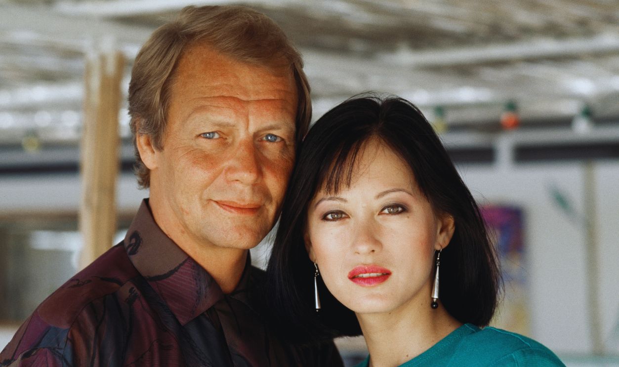 Gettyimages - 1917306075, David Soul Et Sa Femme David Soul et sa femme, l'actrice Julia Nickson Soul à Cannes où ils sont venus assister au 43ème Festival du Film, 14 Mai 1990. 
