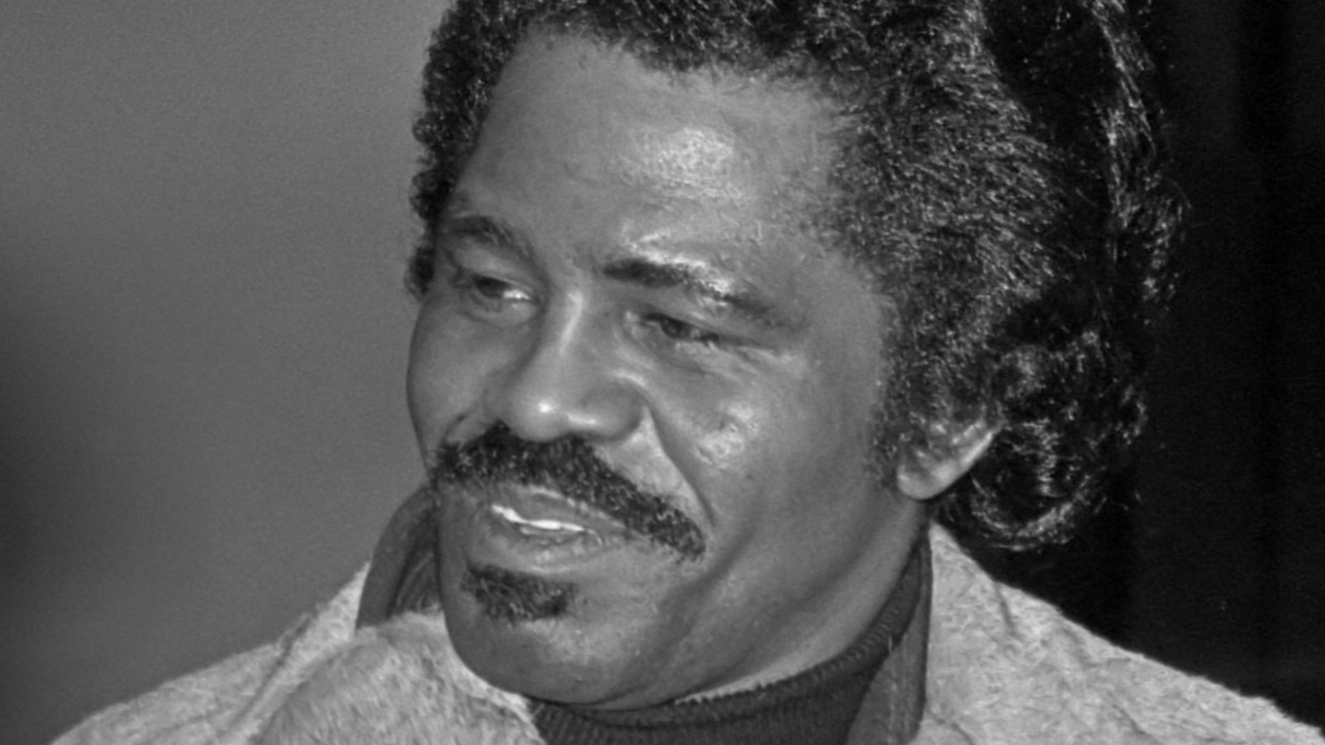 Aankomst zanger James Brown op Schiphol
12 januari 1977