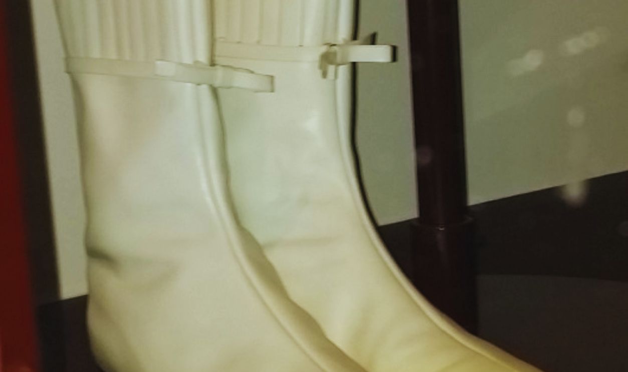 File:Go-go boots by Andre Courreges, 1965.jpg