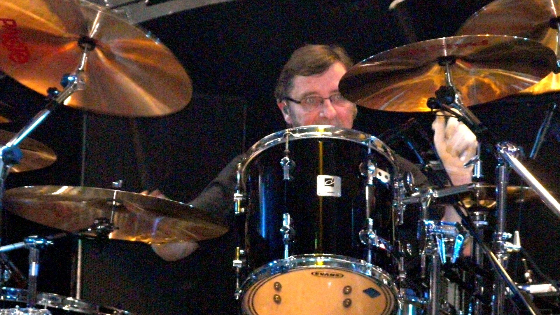 PHIL RUDD
With AC/DC in St. Paul, MN on November 23, 2008
Photo by Matt Becker

melodicrockconcerts@gmail.com