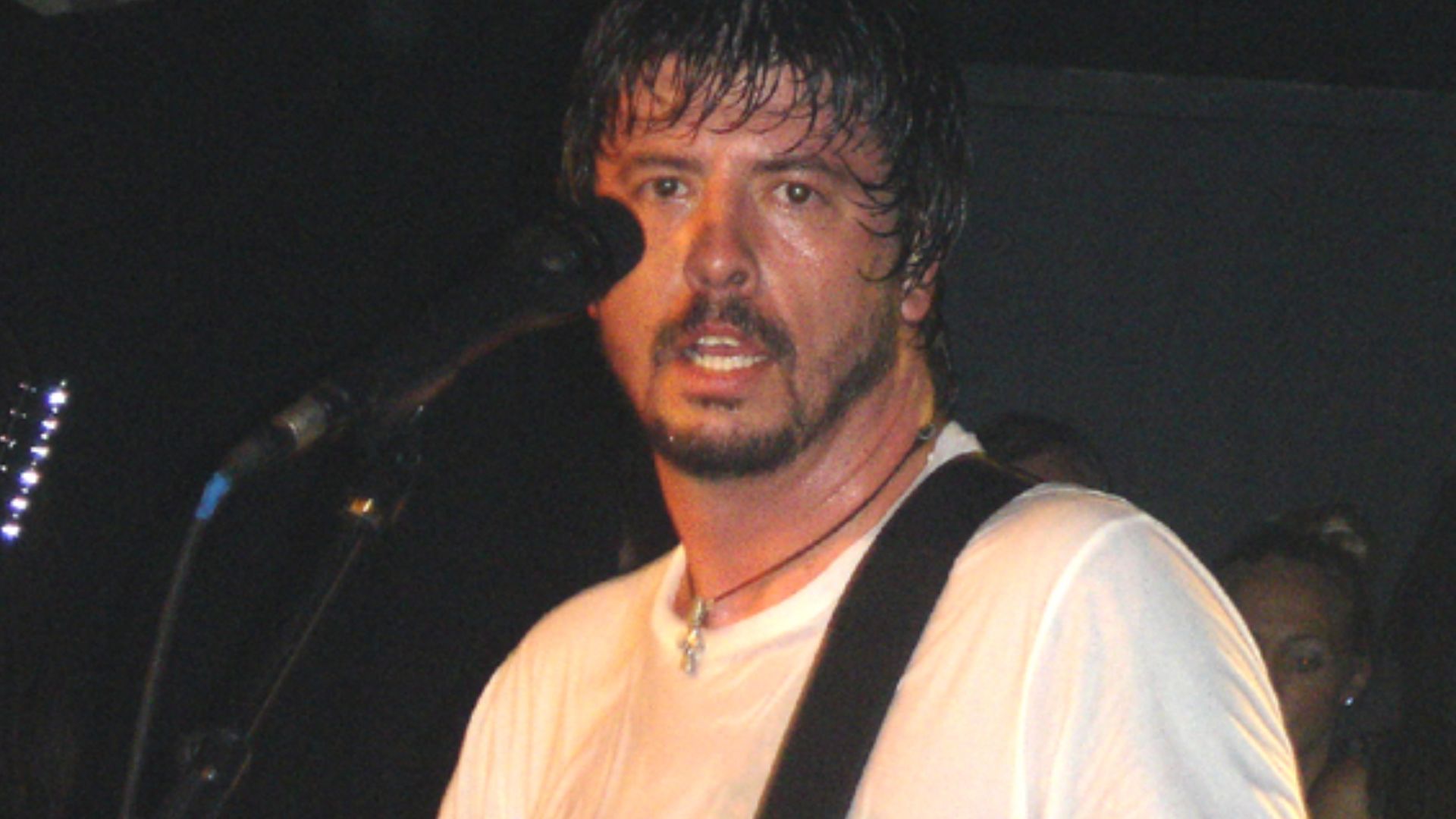Dave Grohl at a concert in London 2006